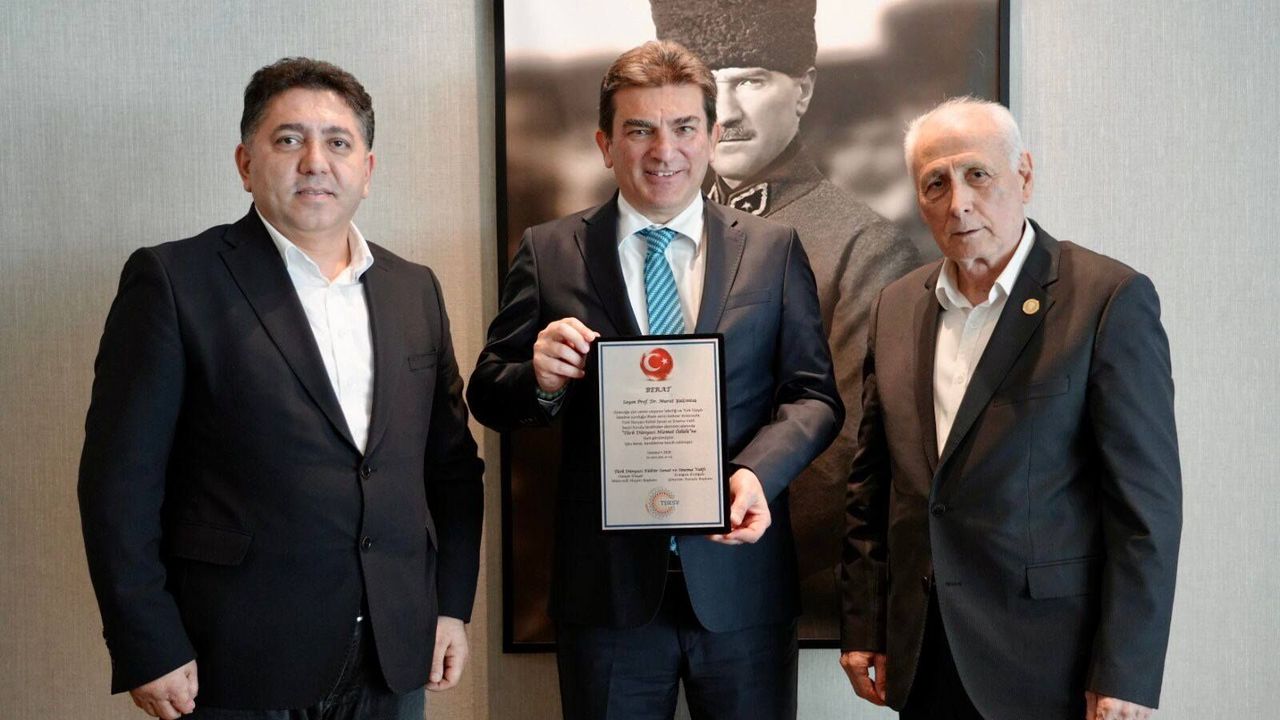 oyak-genel-mudurune-anlamli-odul