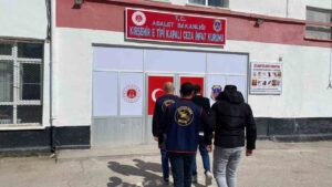 Hapis cezasıyla aranan 2 kişi yakalandı
