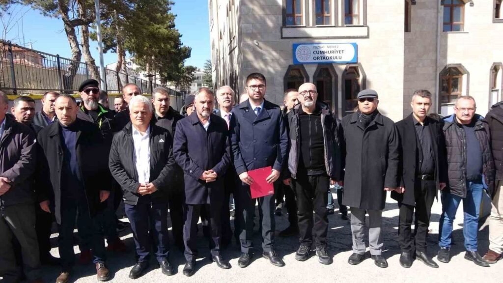 saldiriya-ugrayan-okul-mudurune-destek-verdiler