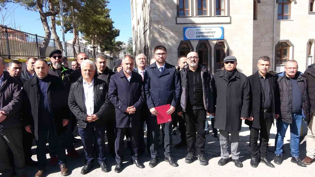 saldiriya-ugrayan-okul-mudurune-destek-verdiler