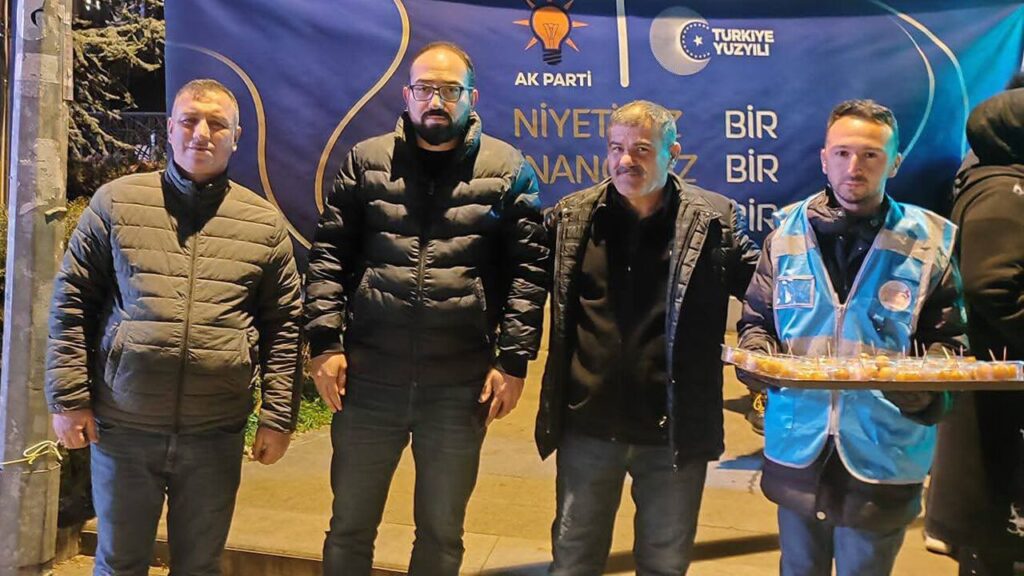 nur-camii-avlusunda-ramazan-bulusmasi