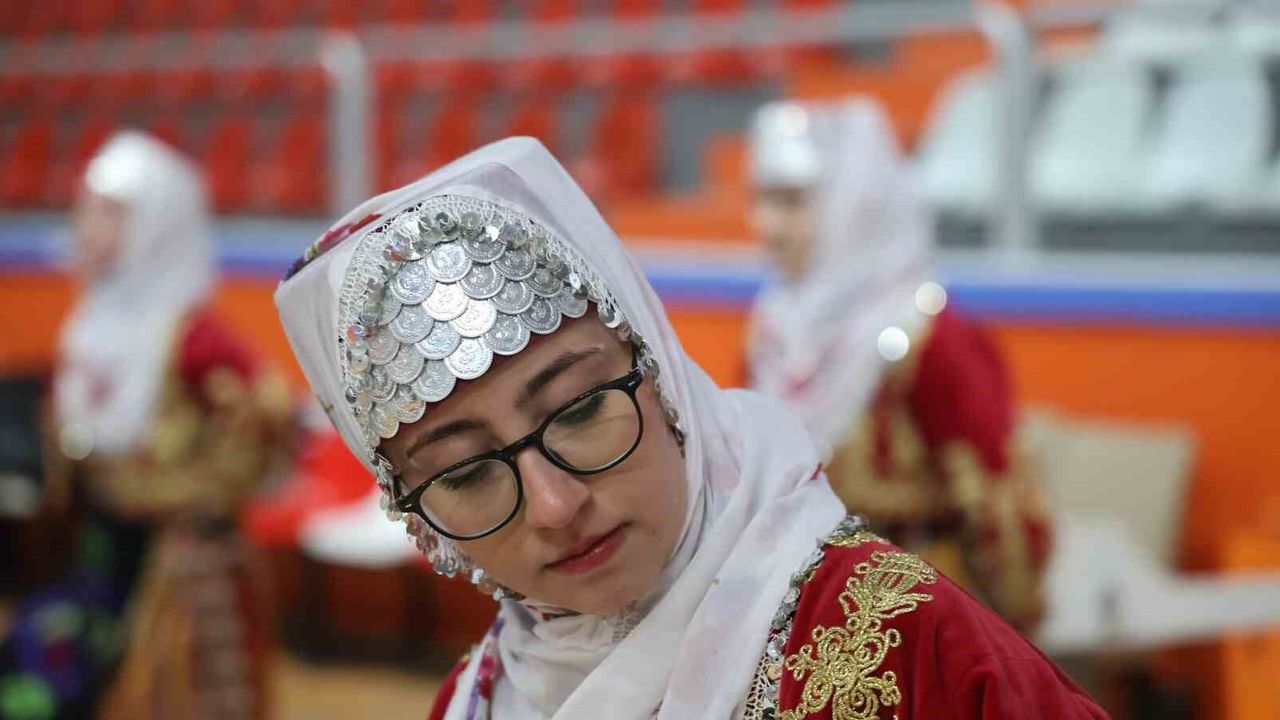 en-guzel-halk-oyununu-oynamak-icin-ter-doktuler