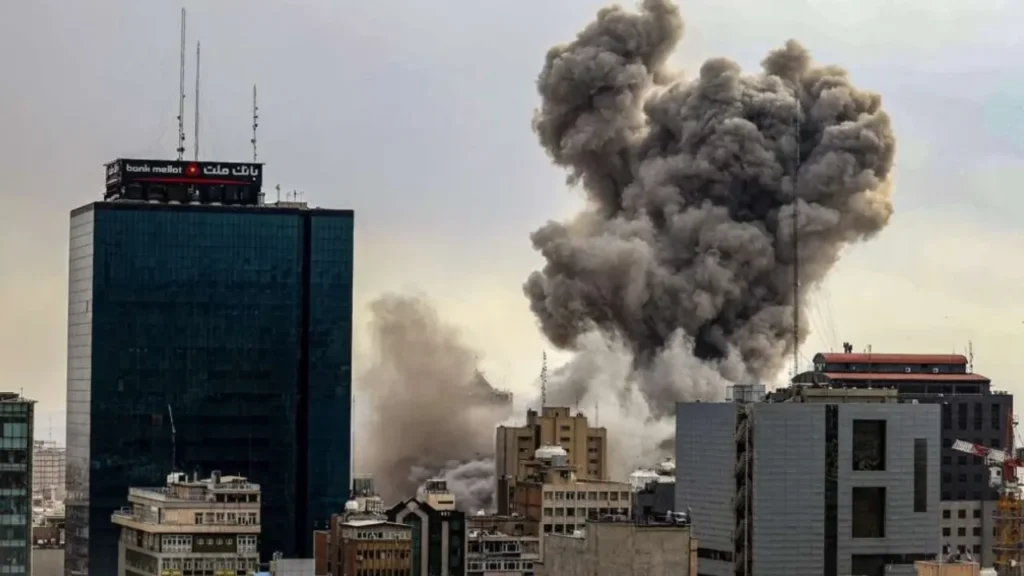 tahran’da-savasin-bilancosu-agirlasiyor:-yuzlerce-kisi-oldu