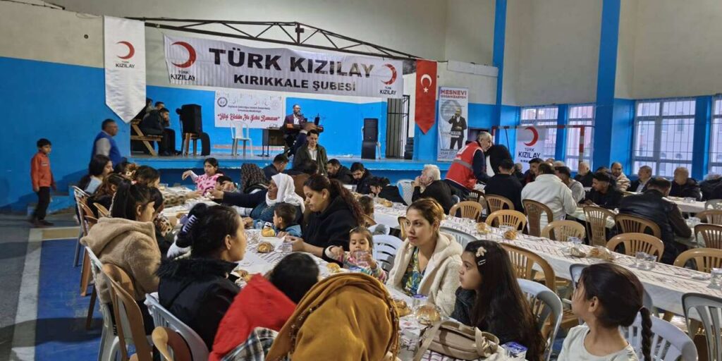 turk-kizilay’i-roman-aileleri-iftarda-bulusturdu
