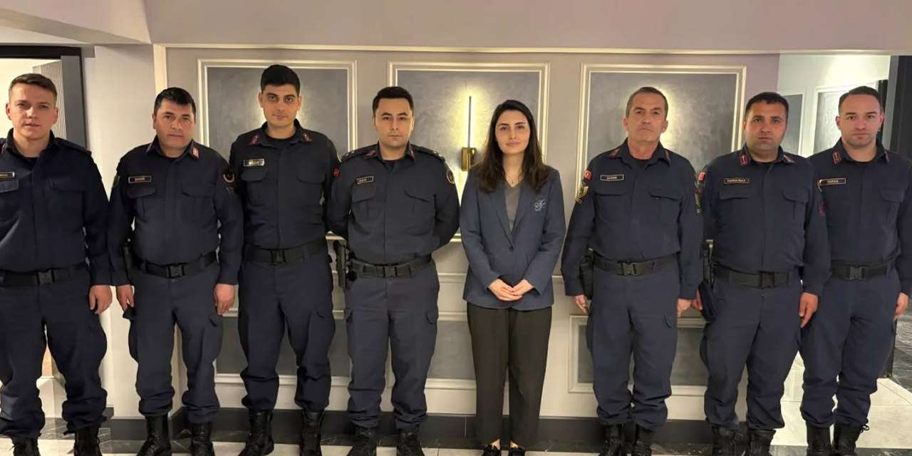 bahsili’da-mesai-arkadasligi-iftar-sofrasina-tasindi!-kaymakam-bozkir-personeliyle-kucaklasti