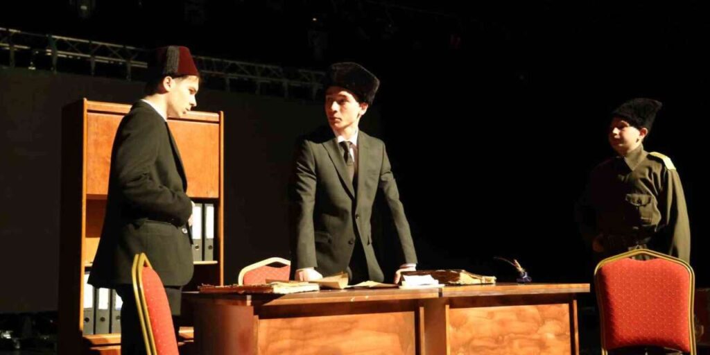 ogrenciler,-mehmet-akif-ersoy’u-tiyatro-ve-resim-sergisiyle-anlatti