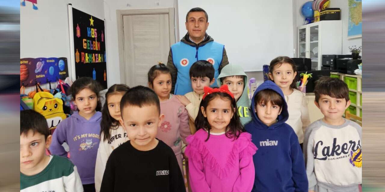 minik-yureklere-helal-olsun:-kumbaralarini-ihtiyac-sahipleri-icin-actilar