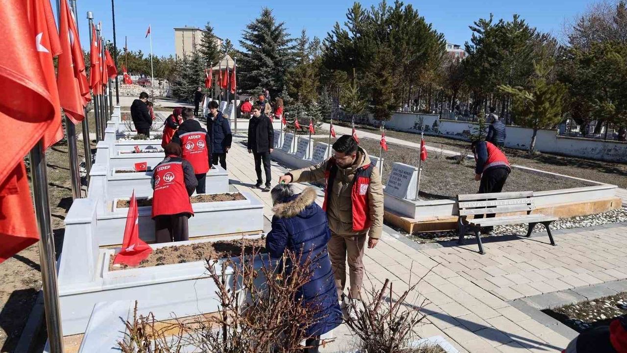 el-ele-verip-mezarliklari-temizlediler
