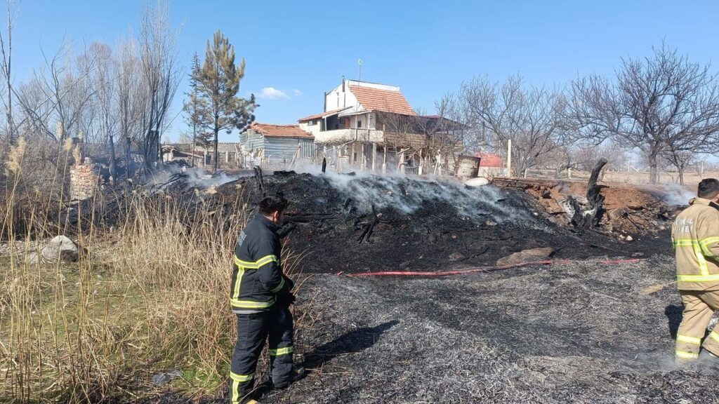 kirikkale’de-arazi-yangini-korkuttu,-agaclar-zarar-gordu