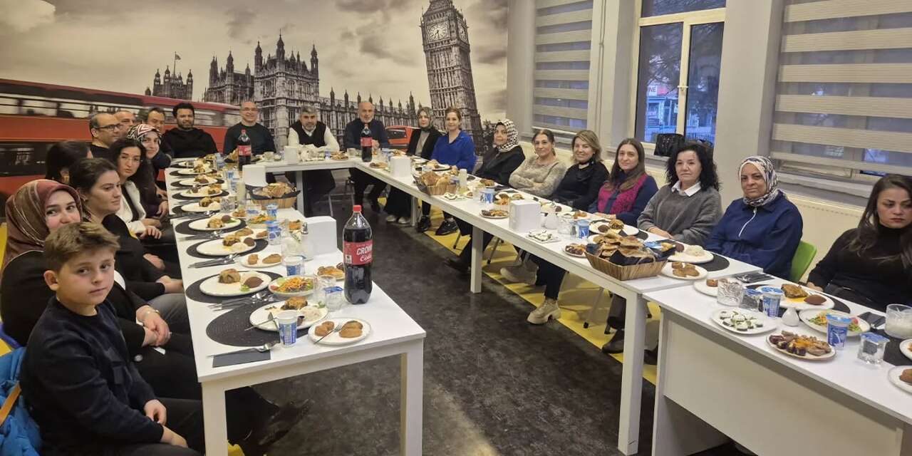 halk-egitim-merkezi-ogretmenleri-iftar-sofrasinda-bulustu