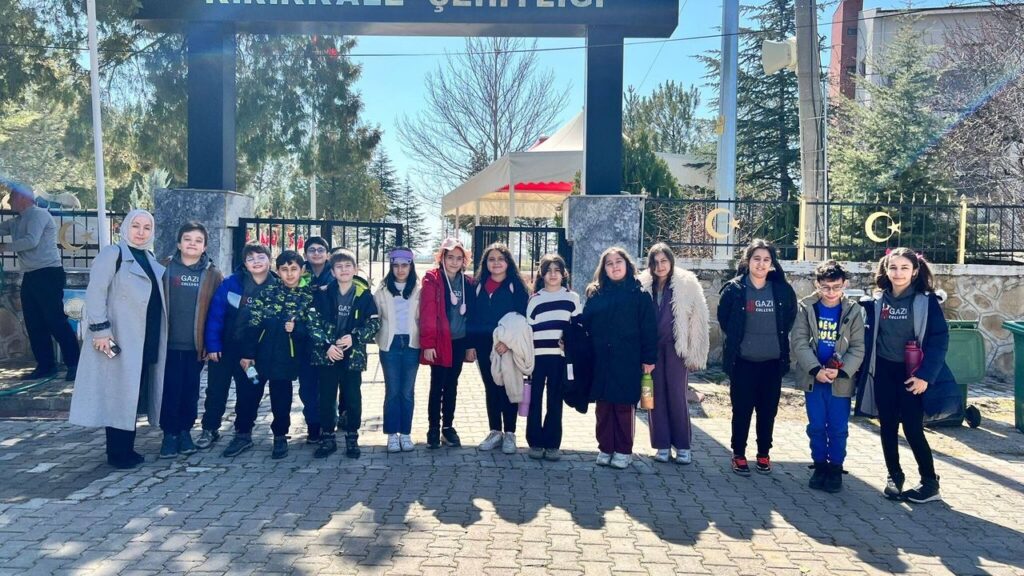 vatanseverlik-dersi-sehitlikte-yapildi