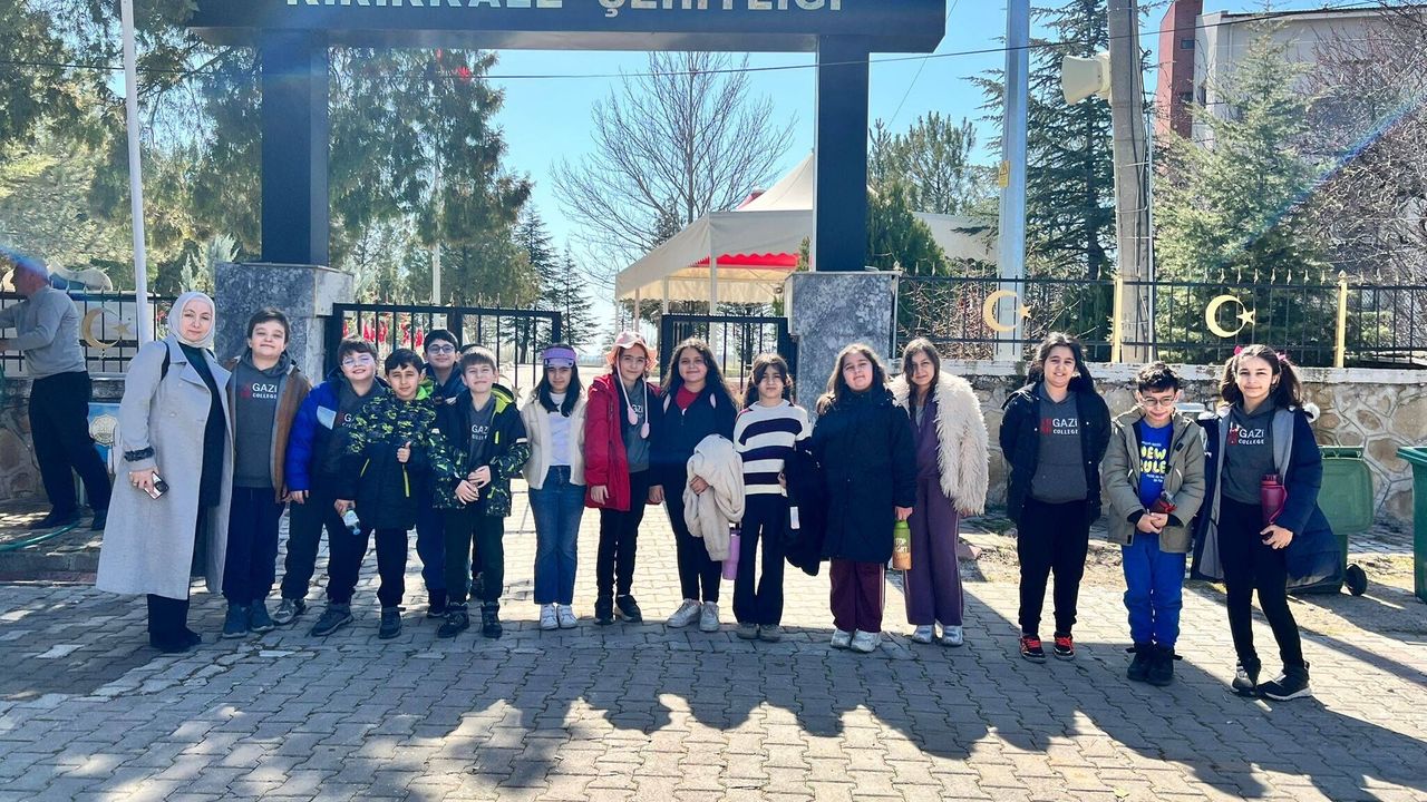 vatanseverlik-dersi-sehitlikte-yapildi