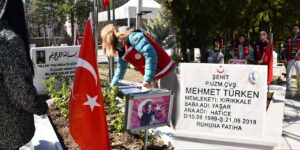 Şehit kabirleri özenle bakımdan geçti