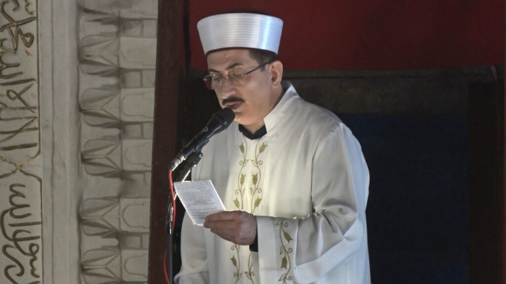 ramazan-ayinin-son-cumasinda-haci-bayram-veli-camii-doldu-tasti