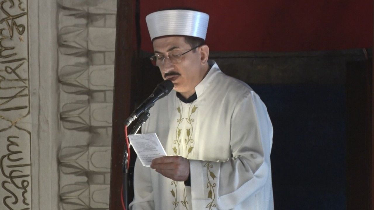 ramazan-ayinin-son-cumasinda-haci-bayram-veli-camii-doldu-tasti