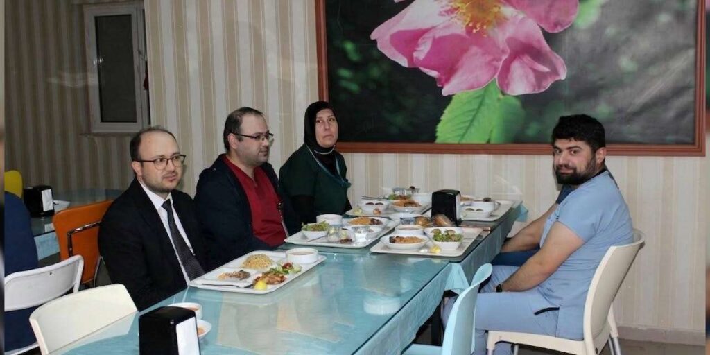 hastane-koridorlarinda-ramazan-huzuru