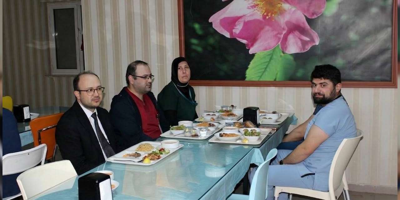 hastane-koridorlarinda-ramazan-huzuru