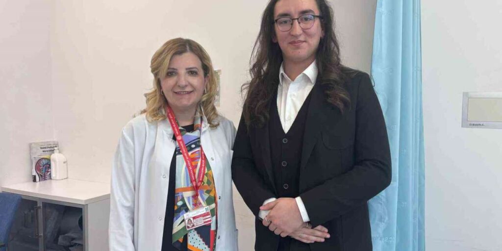 gorme-kaybi-yasarken-ders-calisti,-simdi-doktorlariyla-meslektas-olmayi-hedefliyor