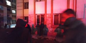 Yuva TOKİ’de çıkan yangında aile son anda kurtarıldı.