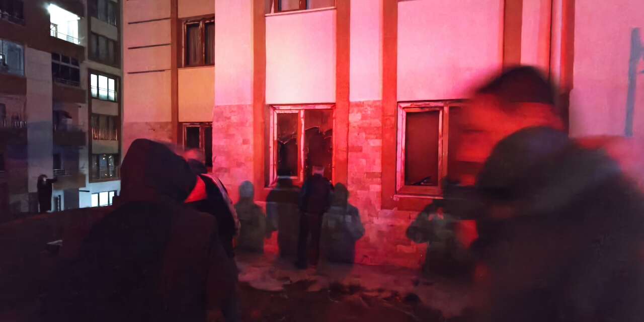 yuva-toki’de-cikan-yanginda-aile-son-anda-kurtarildi.