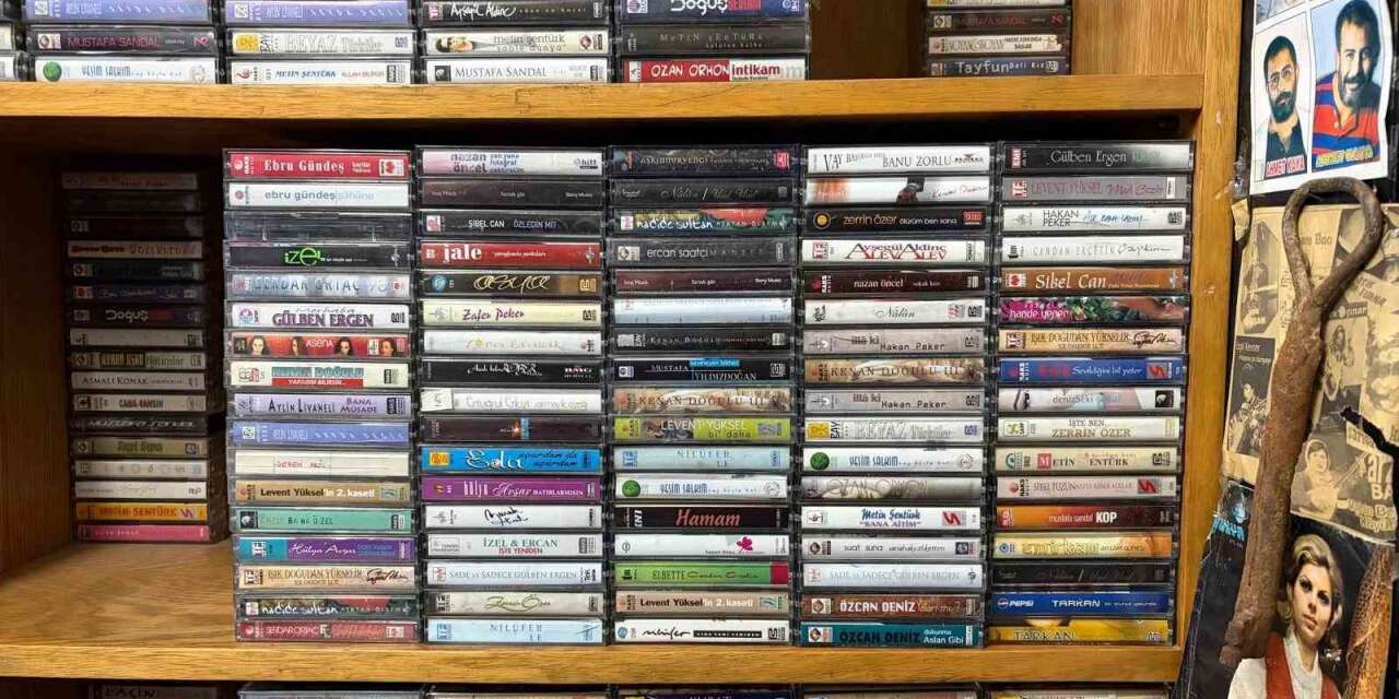 muzik-dunyasinin-gecmisine-20-yildir-topladigi-plak-ve-kasetlerle-isik-tutuyor