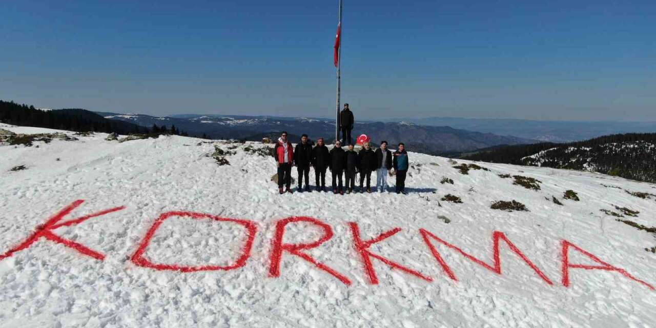 ilgaz-dagi’nin-zirvesinde-anlamli-anma:-istiklal-marsi’nin-ilk-kelimesi-kara-naksedildi