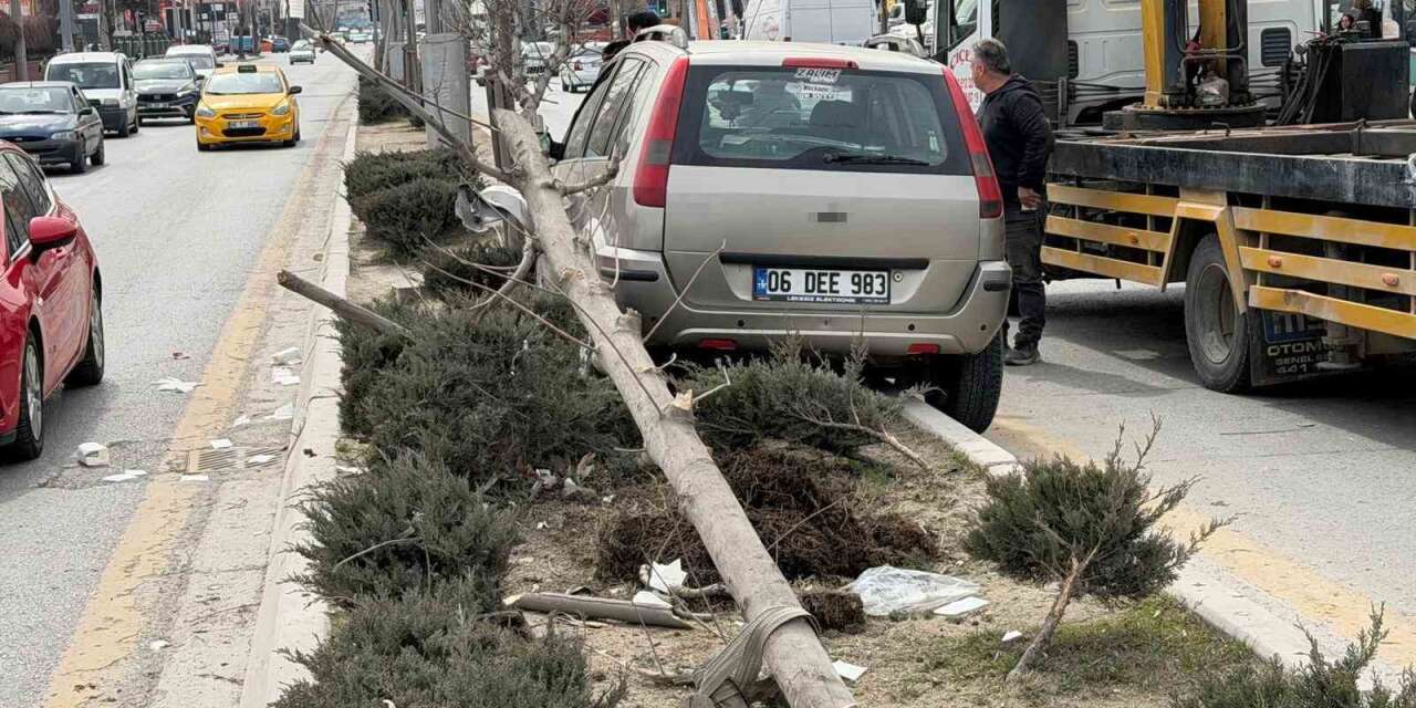 ankara’da-bir-arac,-yayalara-carpti:-1’i-agir,-2-yarali