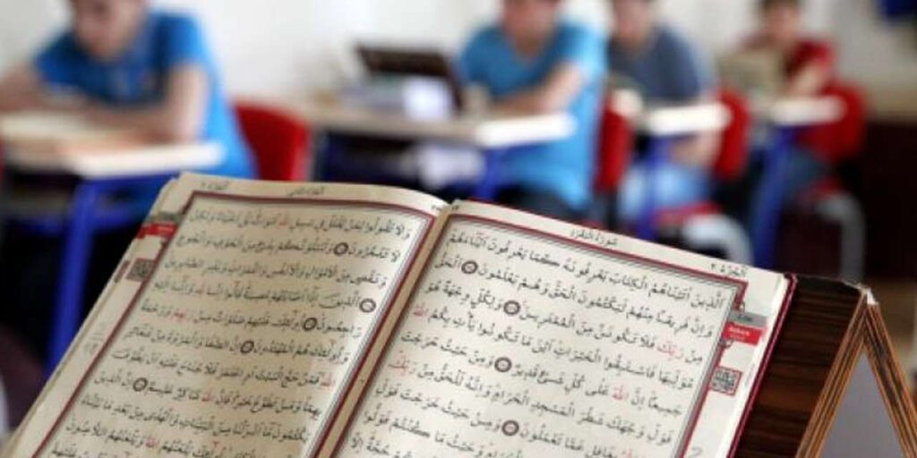 kur’an-i-kerim’i-ezberlemenin-otesine-gecti:-ayetlerin-sayfasini-ve-satirini-saniyeler-icinde-soyluyor