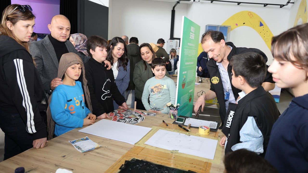 bilim-haftasinda-baskan-onal-cocuklarla-bulustu