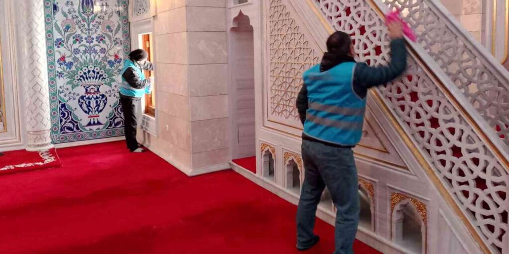 denetimli-serbestlikte-cami-temizlediler