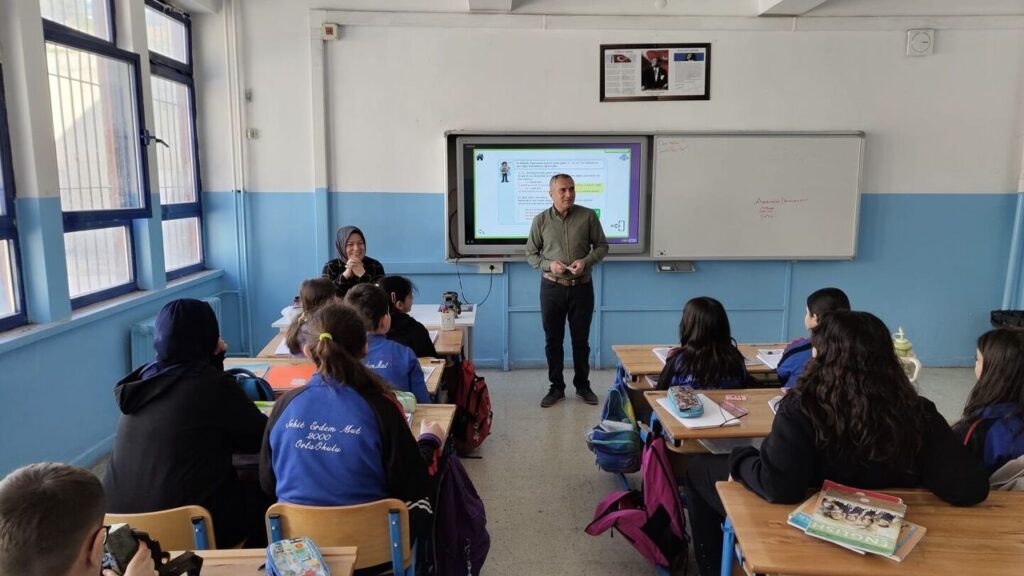 ogrencilere-doga-egitimi-verildi