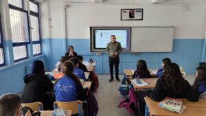 Öğrencilere Doğa Eğitimi Verildi