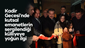 Kadir Gecesi’nde kutsal emanetlerin sergilendiği külliyeye yoğun ilgi