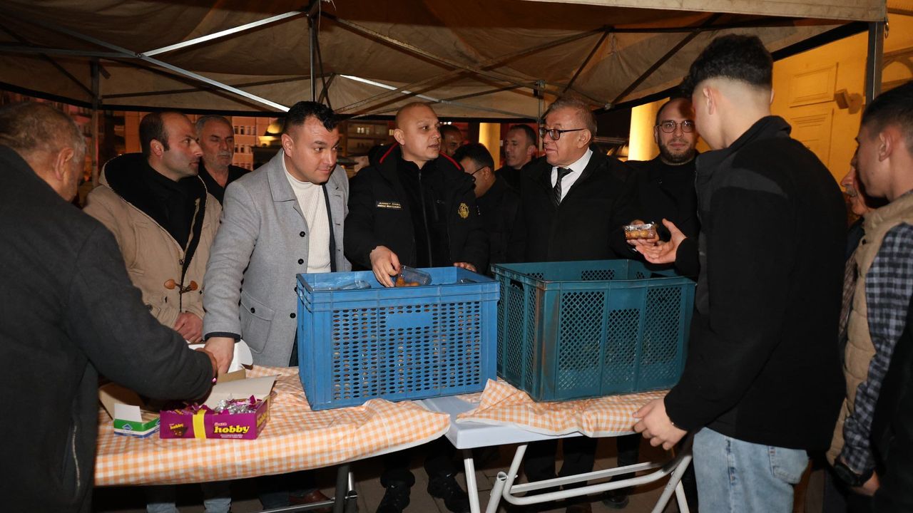 kadir-gecesi’nde-vatandaslara-anlamli-ikram