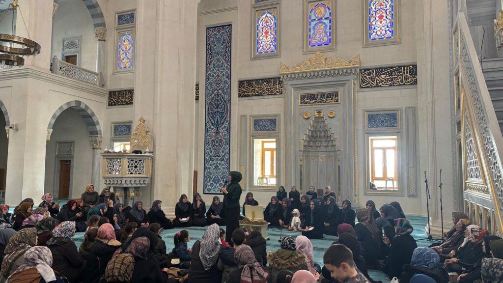 nur-camii’nde-manevi-bulusma
