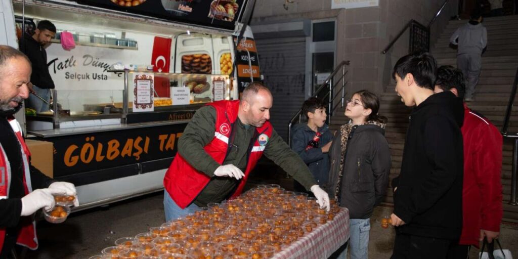 golbasi’nda-kadir-gecesi’nde-dualar-semaya-yukseldi