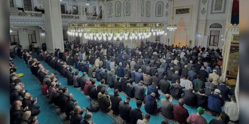 kadir-gecesi,-sincan’da-dualarla-idrak-edildi