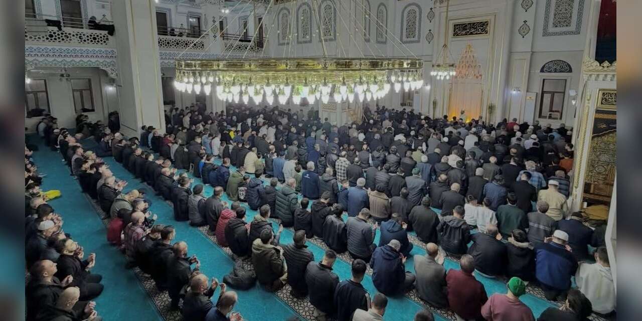 kadir-gecesi,-sincan’da-dualarla-idrak-edildi