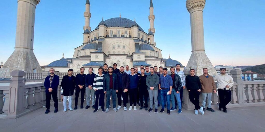 hem-iftar-hem-motivasyon:-universiteliler-liselilere-isik-oldu