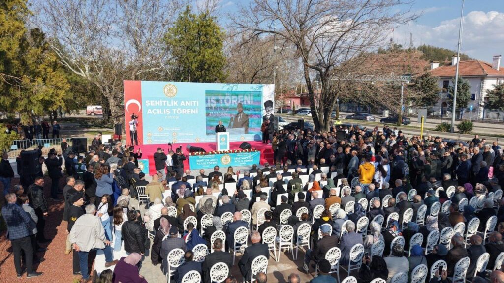sehitler-aniti-dualarla-hizmete-acildi