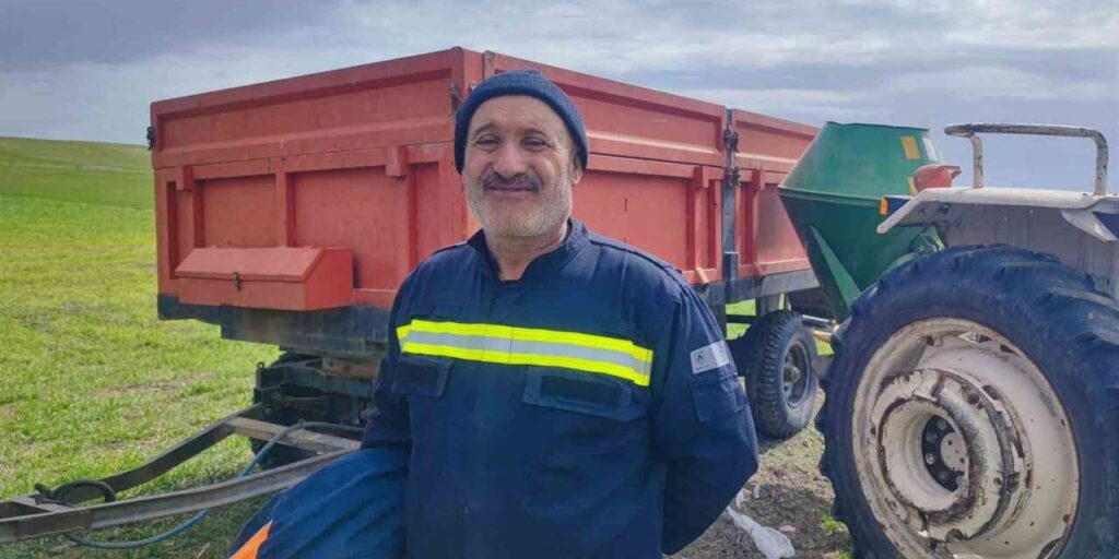 mevsim-yagmurlari-oncesi-ciftciler-gubre-mesaisine-basladi