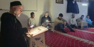 Şehrin ışıkları sönerken onlar uyandılar: Gençler dünyadan elini çekti