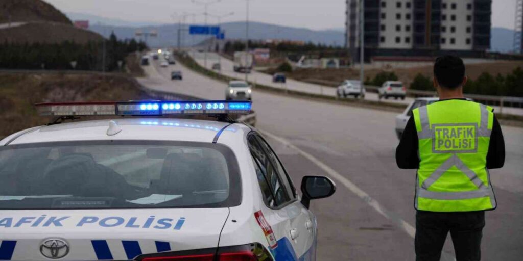 binlercesi-adeta-kirikkale-yoluna-akin-ediyor