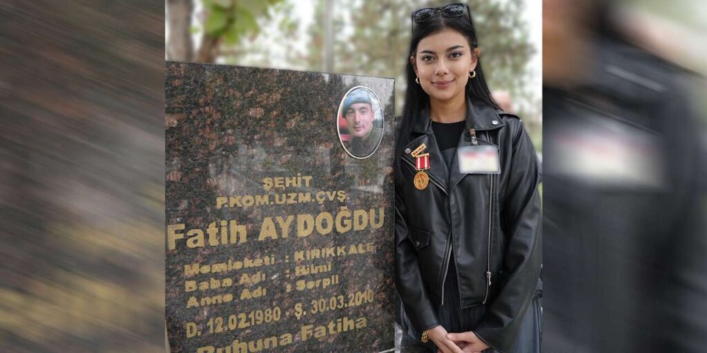 5-yasindayken-babasi-sehit-olmustu:-madalyasini-gururla-tasiyor