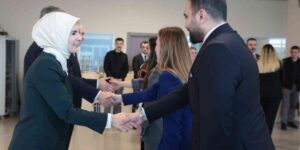 Bakan Göktaş personel ile bayramlaştı