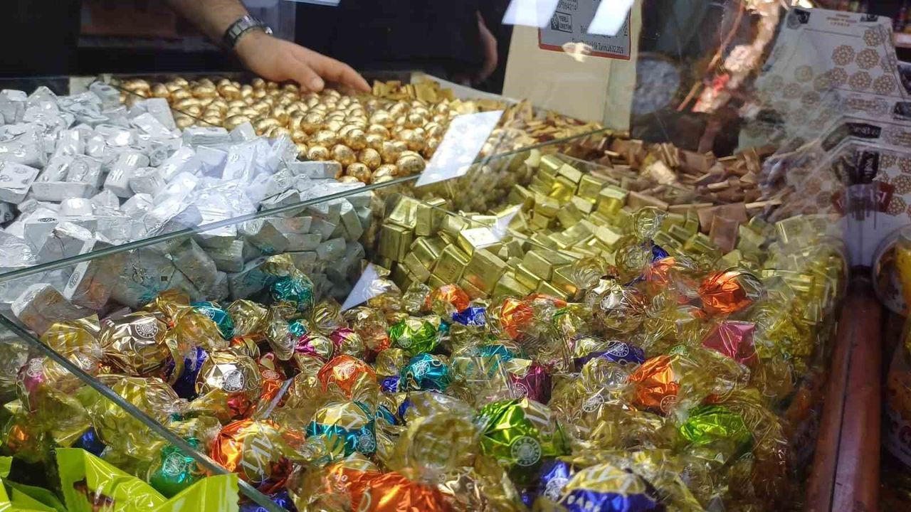 bayramlik-cikolata-ve-sekerler-tezgahlarda