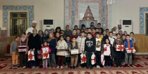 Sulakyurt’ta teravih neşesi: Çocuklar bayramlıklarına kavuştu