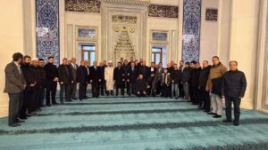 Nur Cami doldu taştı