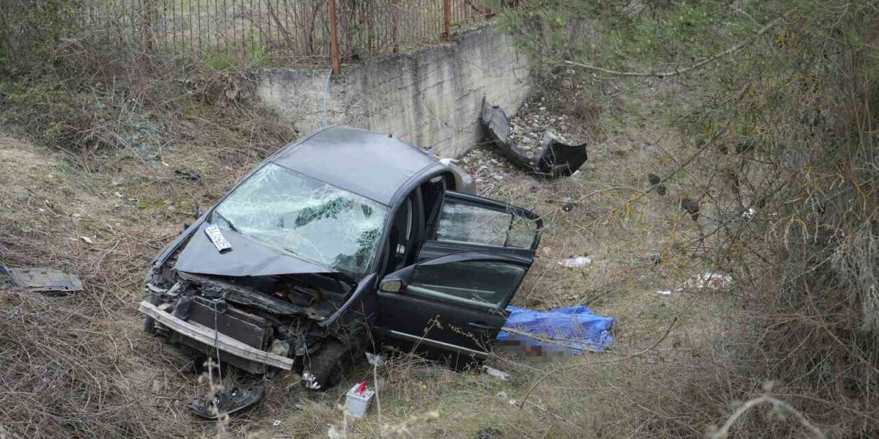 bayram-tatili-yolunda-feci-kaza:-1-olu,-4-yarali