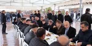 Nur Camiinde önce namaz, sonra kahvaltı